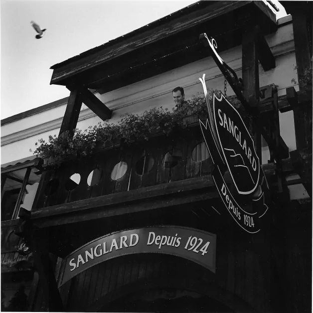 Façade extérieure de la boutique Sanglard Sports avec enseigne 'Sanglard Depuis 1924'